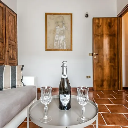 Hostly-maison L'arancio-large House Near The Tower Апартаменти